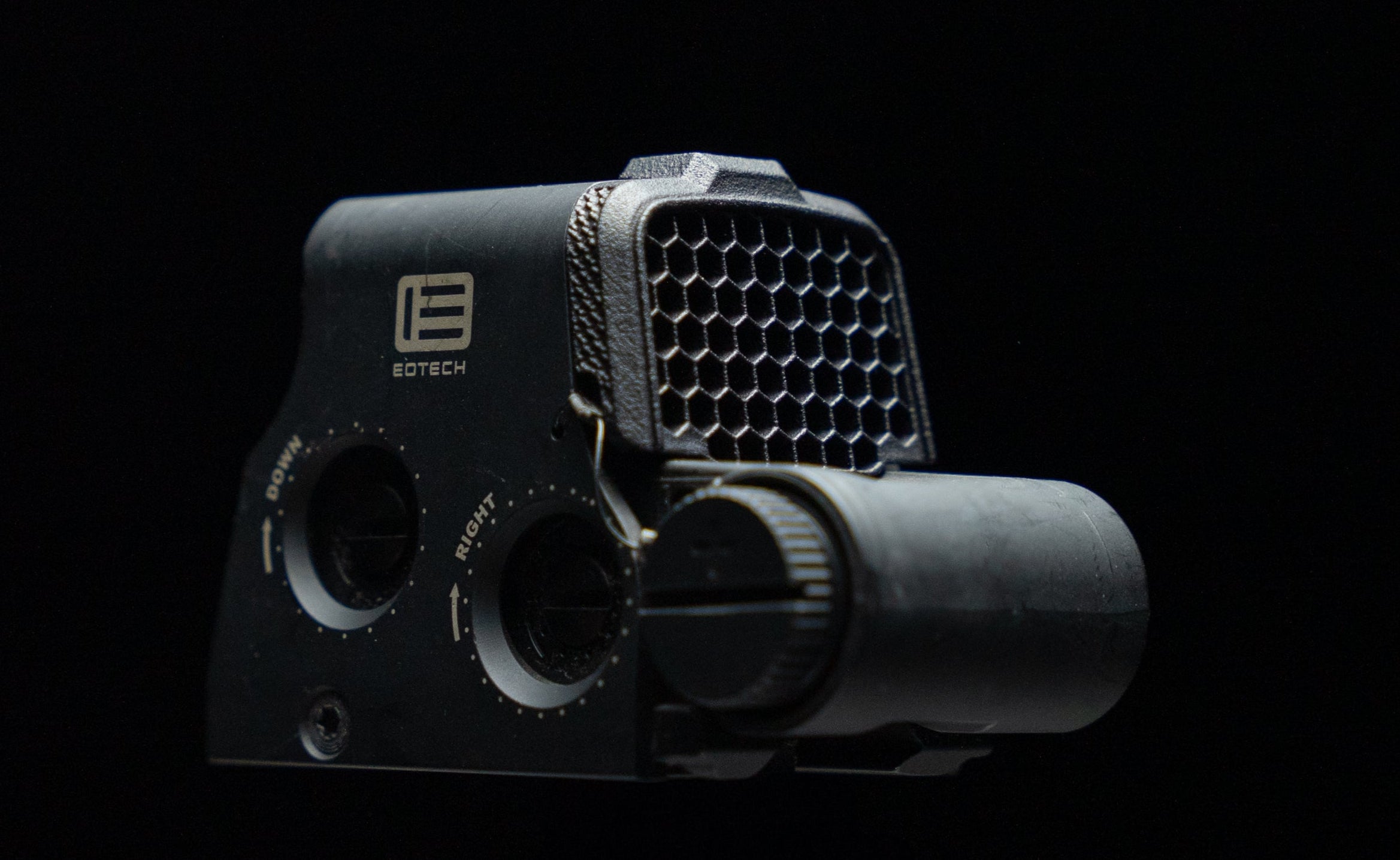 HexCap anti-reflection device kill flash scope cover mounted on EOTech XPS holographic sight
