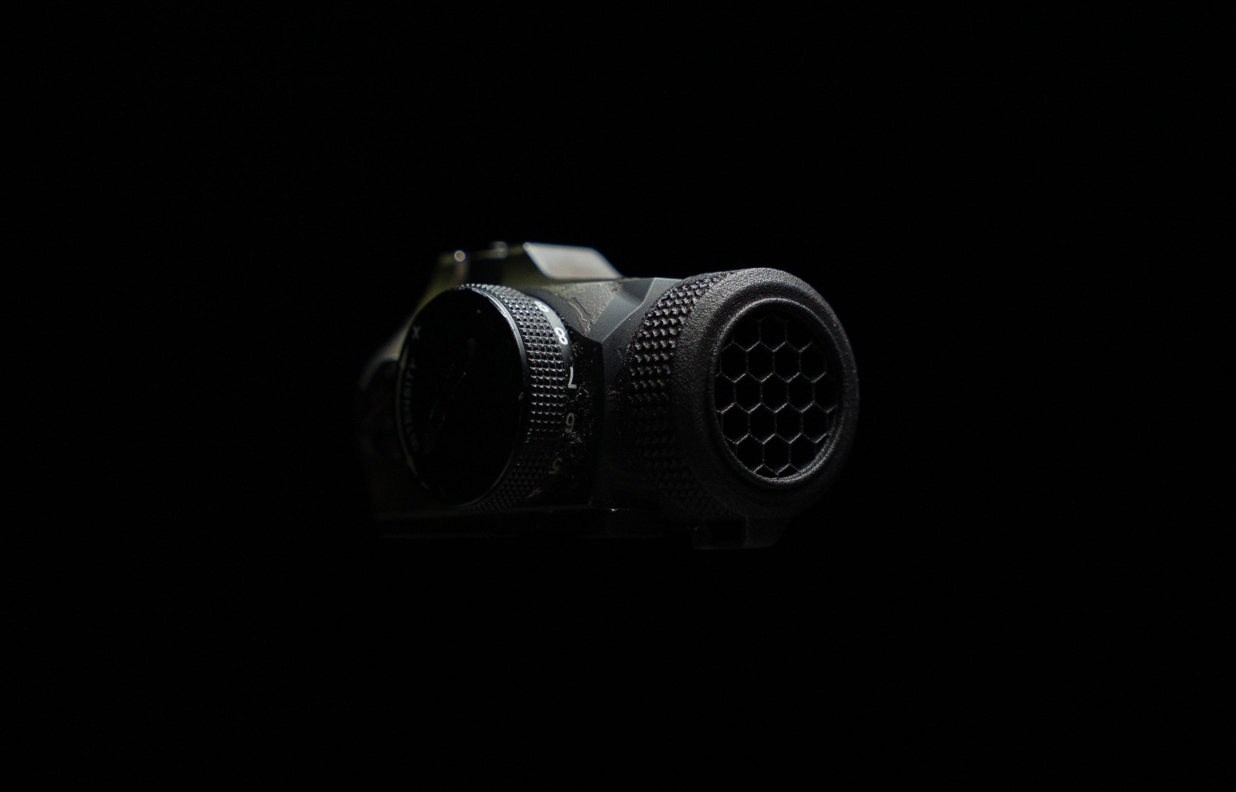 HexCap kill flash anti-reflection scope cover on Aimpoint Micro T-2 red dot sight