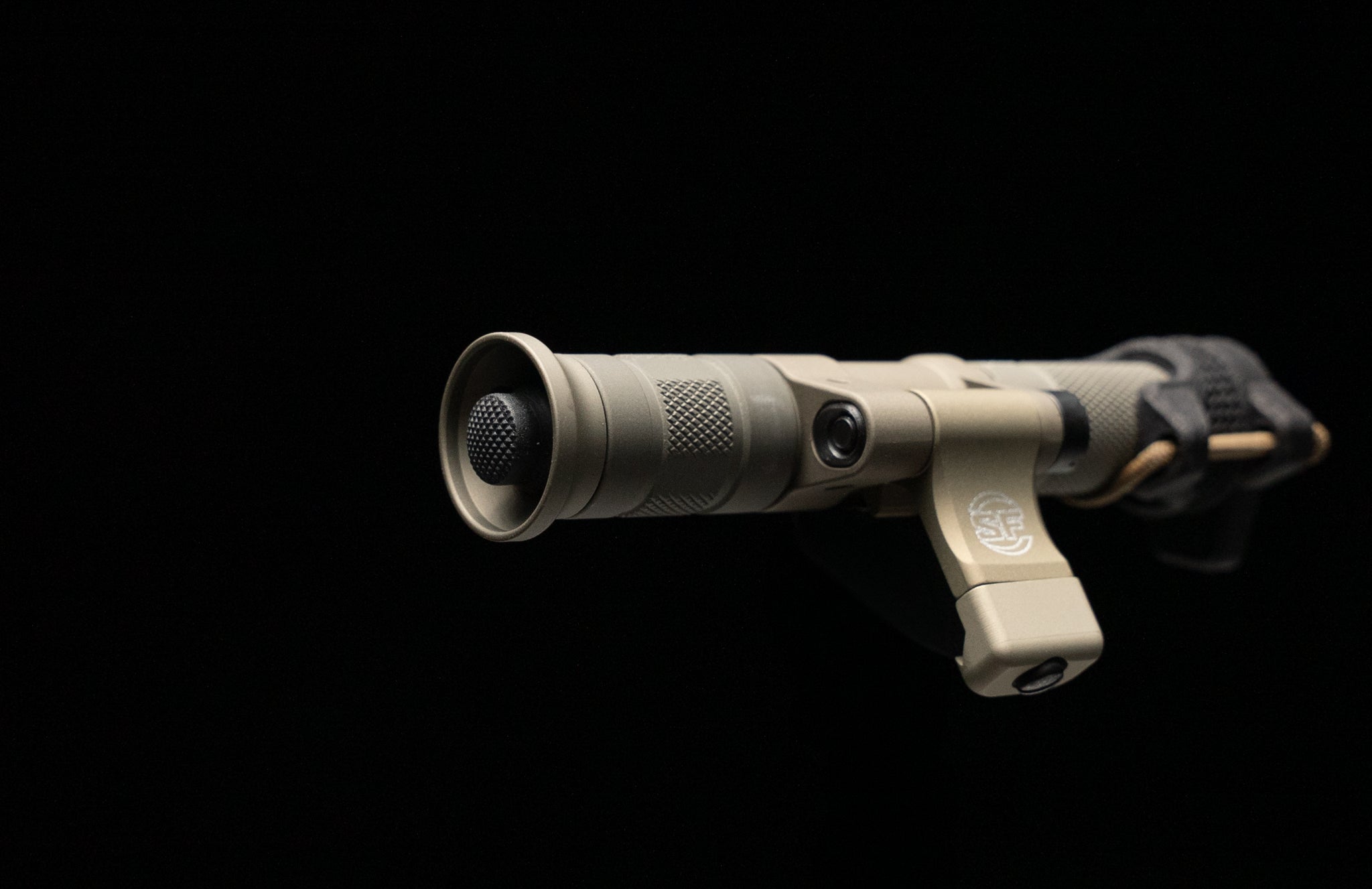 激安直営店 w/ (FDE) Micro SureFire Free Concepts Hundred One – LightCap その他