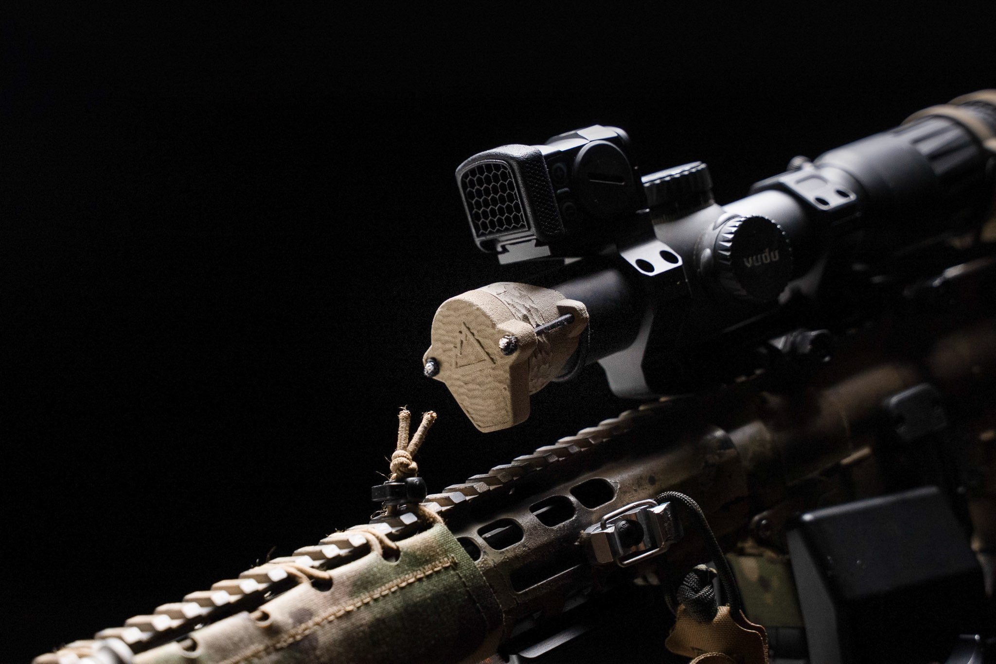 ScopeCap Pro scope cover with built-in killflash anti-reflection device on EOTech VUDU 1-10 34mm LPVO and Aimpoint ACRO P2 HexCap cover
