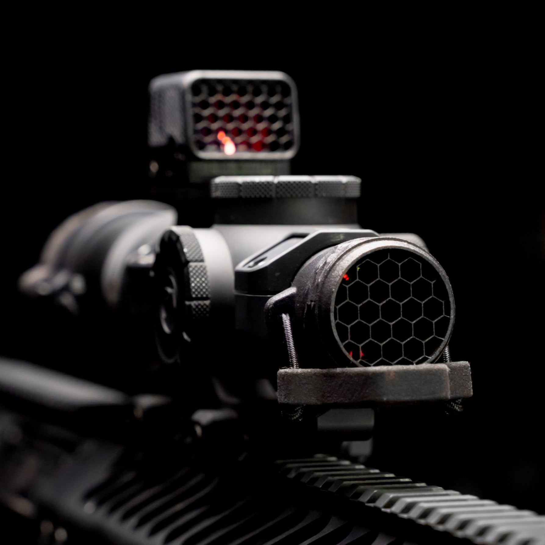 Scope Cap Pro scope cover with killflash on Primary Arms LPVO with Holosun top dot and HexCap red dot cover